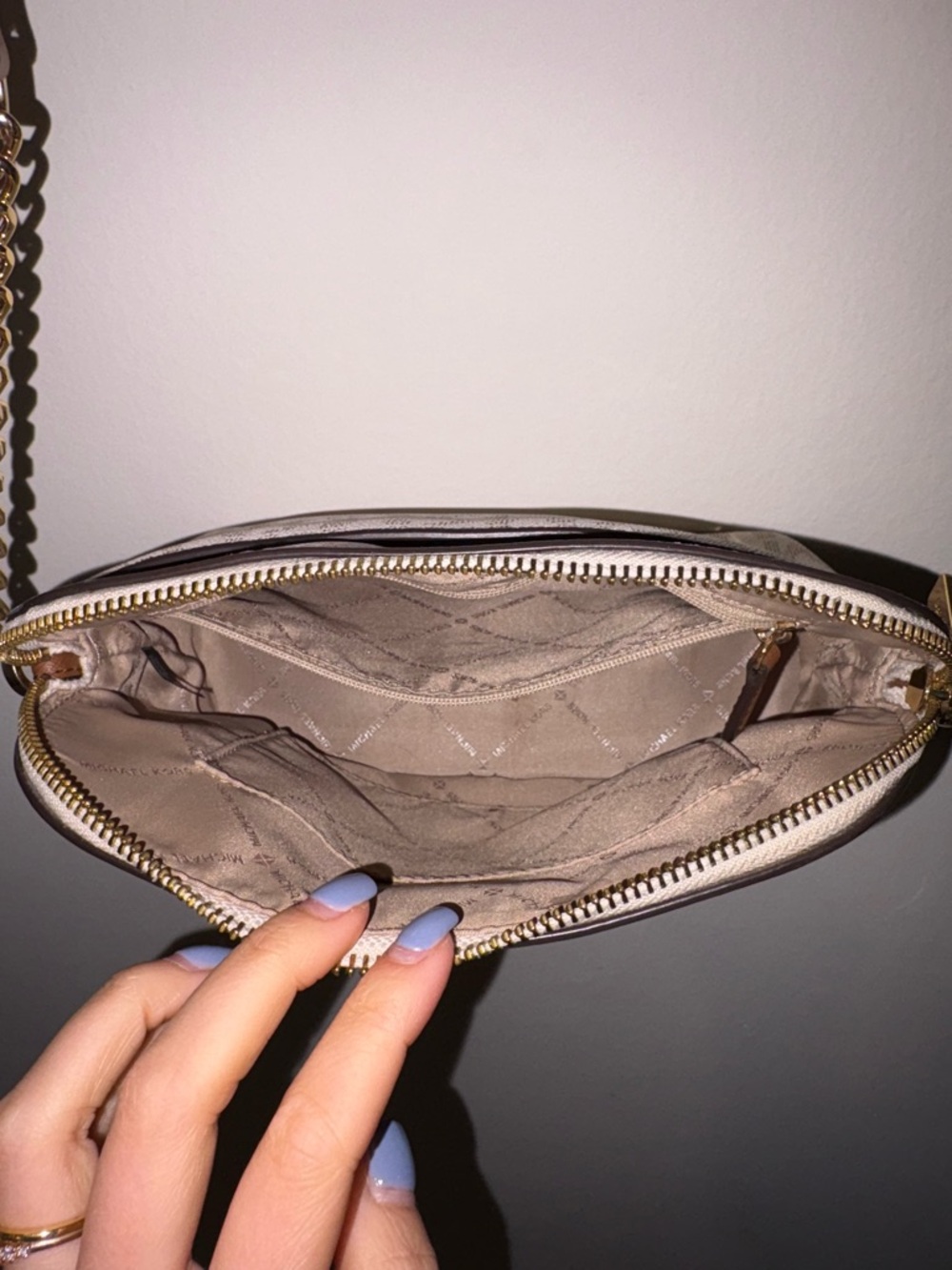 Michael Kors Monogram Crossbody Bag in Vanilla and Brown Cindy Large Dome - Picture 5 of 6